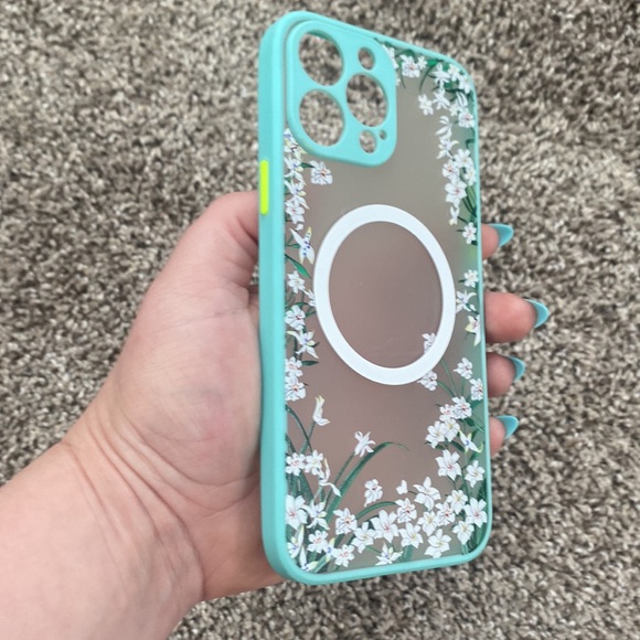 iPhone 15 plus or 15 pro max floral case with mag pack safe charging NEW - Picture 2 of 8